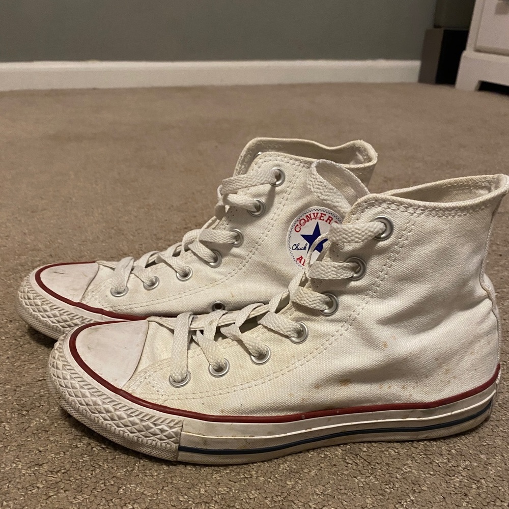 Vintage White Low Converse/Chuck Taylors